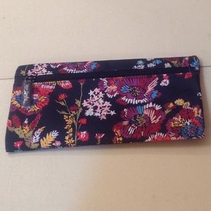 NWT Vera Bradley makeup and brush bag in Midnight Wildflowers